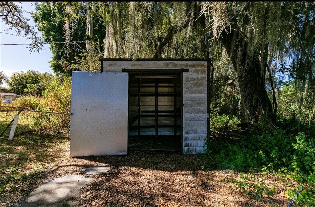 318 Bellair RD, FORT MYERS FL 33905-27