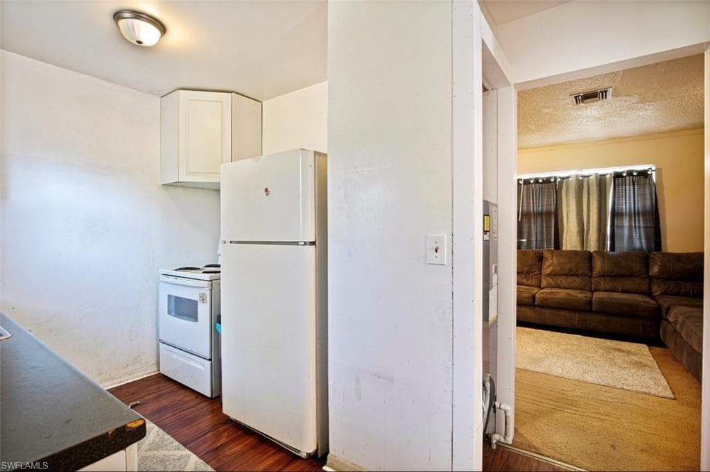 318 Bellair RD, FORT MYERS FL 33905-8