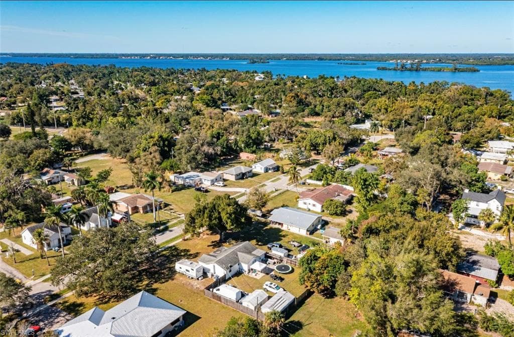 318 Bellair RD, FORT MYERS FL 33905-18