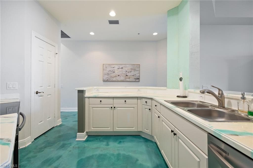 2743 1st ST # 304, FORT MYERS FL 33916-5