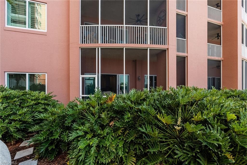 2743 1st ST # 304, FORT MYERS FL 33916-19