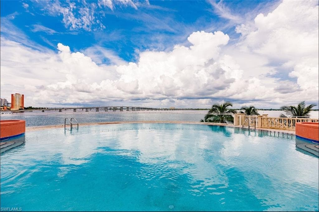 2743 1st ST # 304, FORT MYERS FL 33916-37