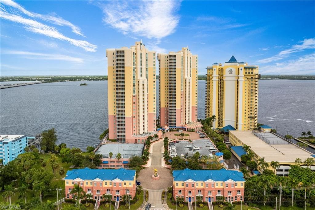 2743 1st ST # 304, FORT MYERS FL 33916-48