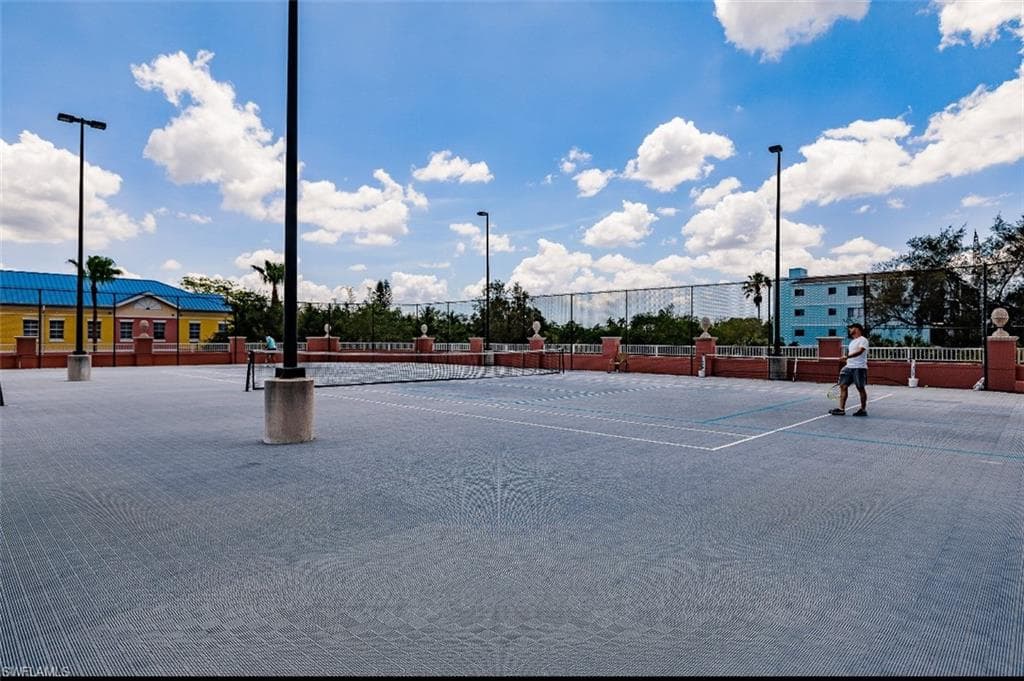 2743 1st ST # 304, FORT MYERS FL 33916-39