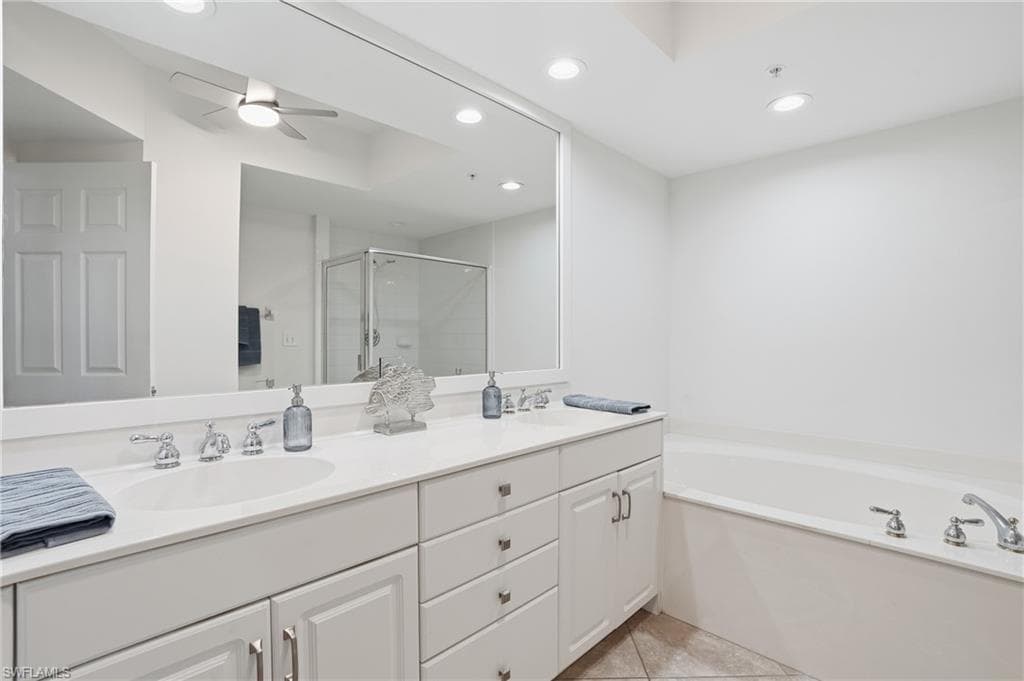 325 Dunes BLVD # 205, NAPLES FL 34110-16