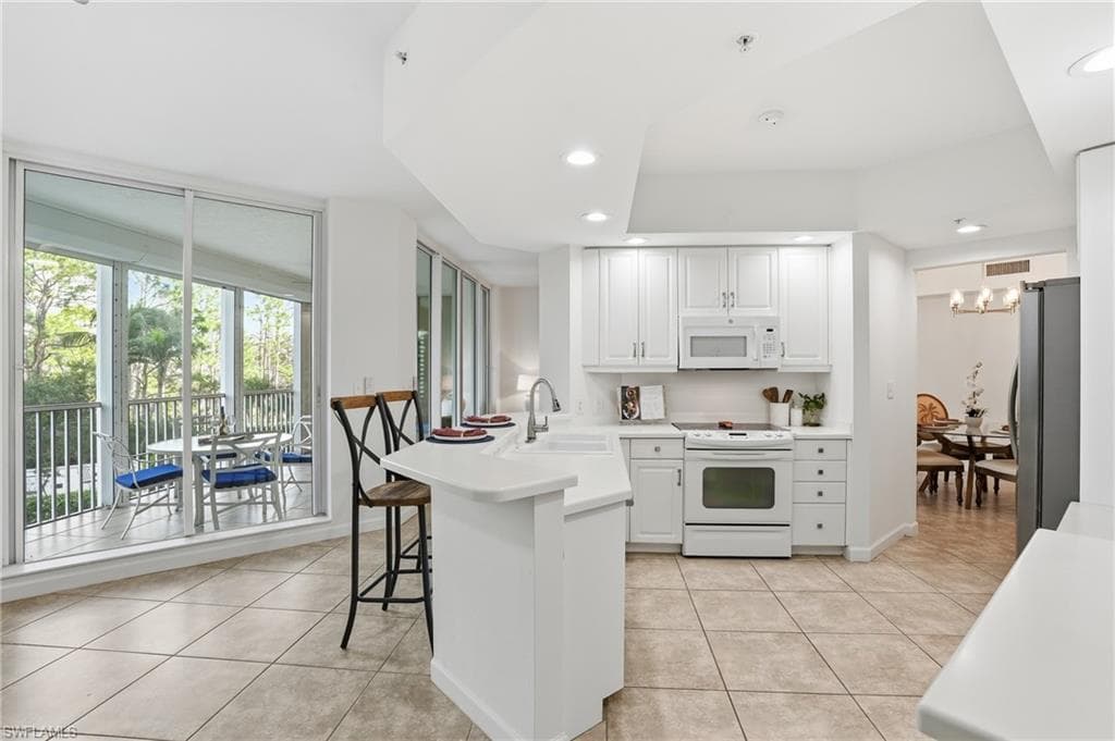 325 Dunes BLVD # 205, NAPLES FL 34110-11