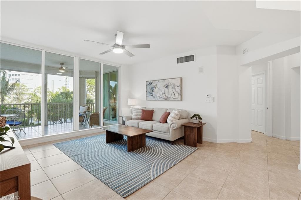 325 Dunes BLVD # 205, NAPLES FL 34110-4