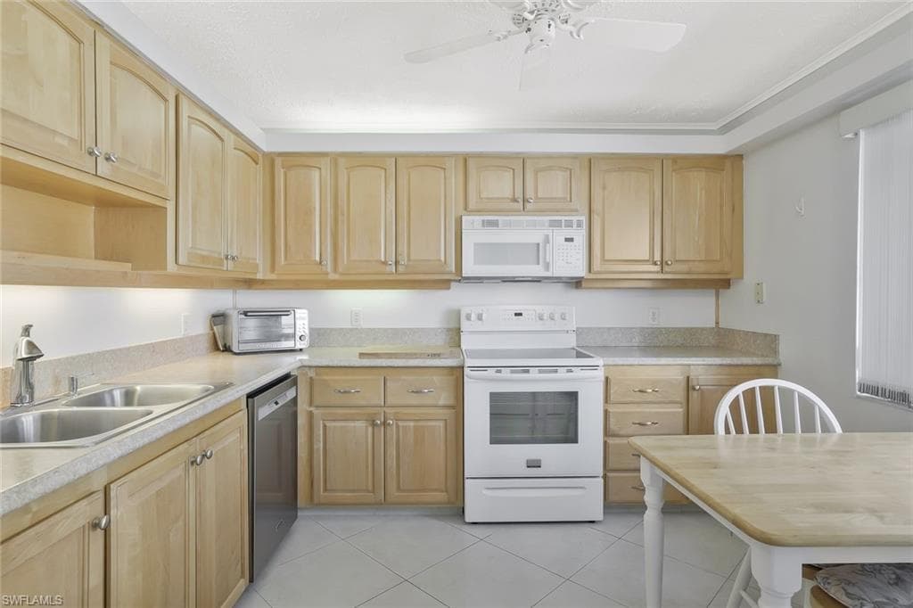 278 Winners CIR # 2672, NAPLES FL 34112-5