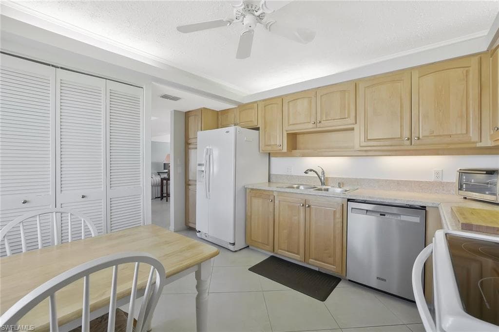 278 Winners CIR # 2672, NAPLES FL 34112-6