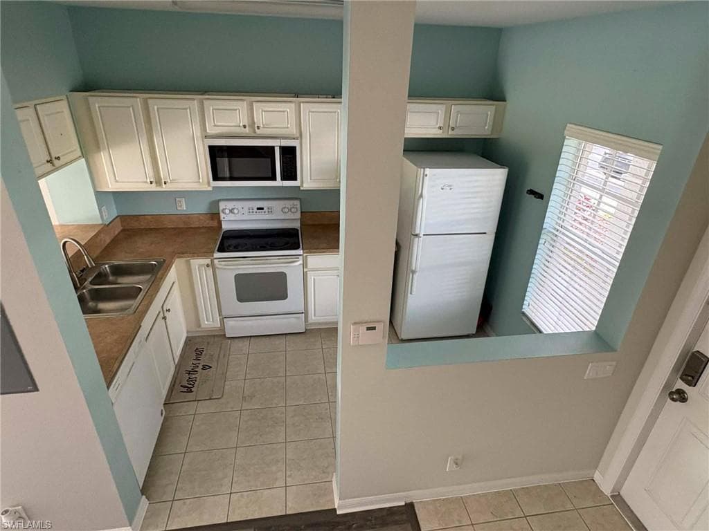 8178 Pacific Beach DR, FORT MYERS FL 33966-1