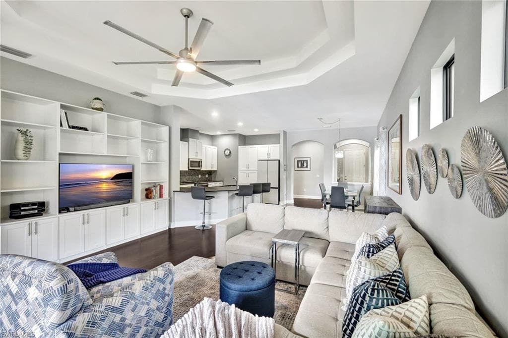 9492 Isla Bella CIR, BONITA SPRINGS FL 34135-4