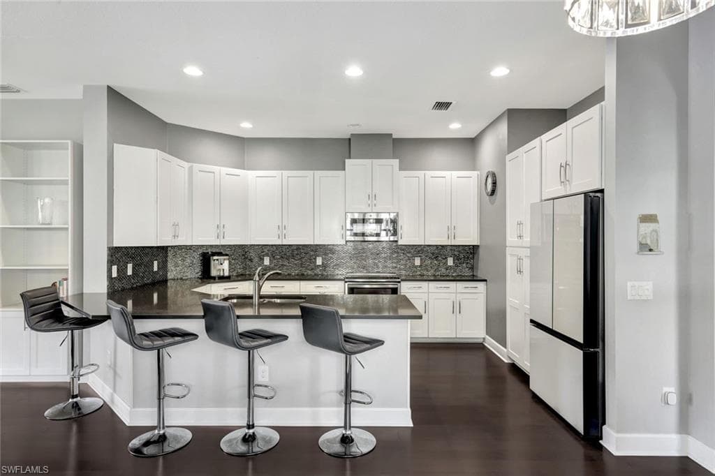 9492 Isla Bella CIR, BONITA SPRINGS FL 34135-8