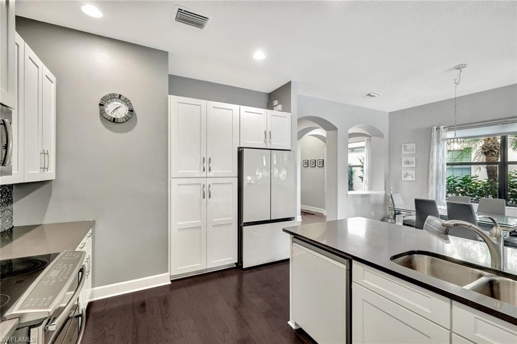 9492 Isla Bella CIR, BONITA SPRINGS FL 34135-13