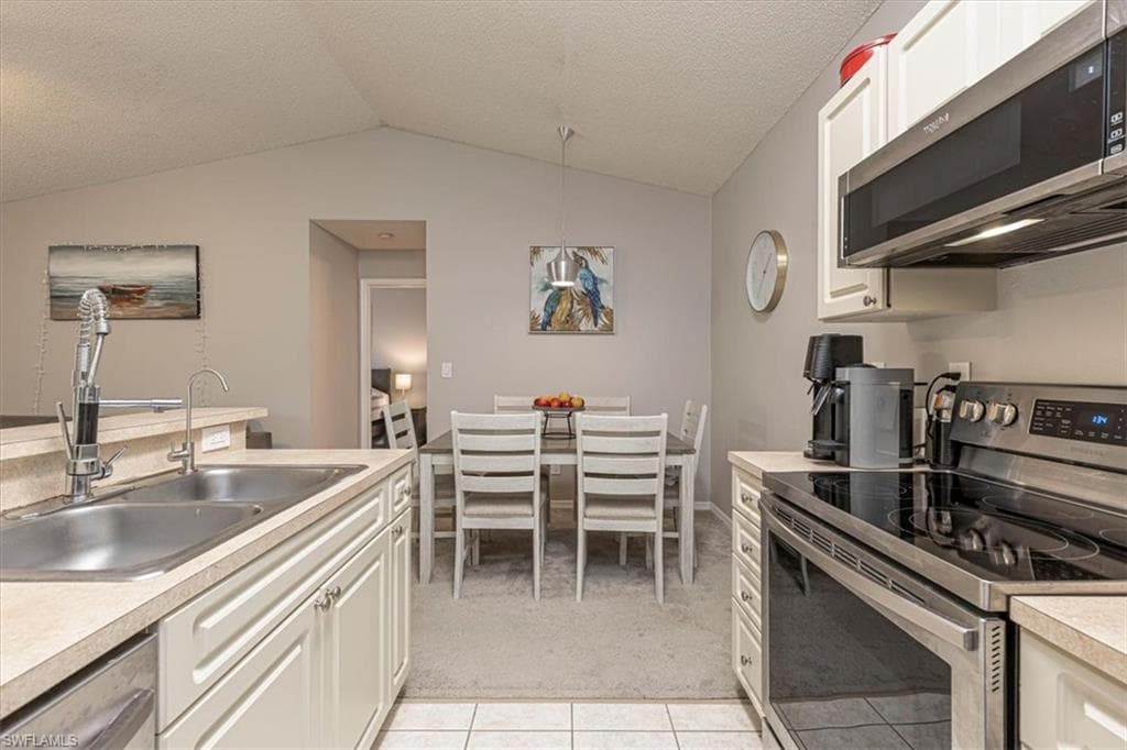 2202 ARBOUR WALK CIR # 2124, NAPLES FL 34109-4