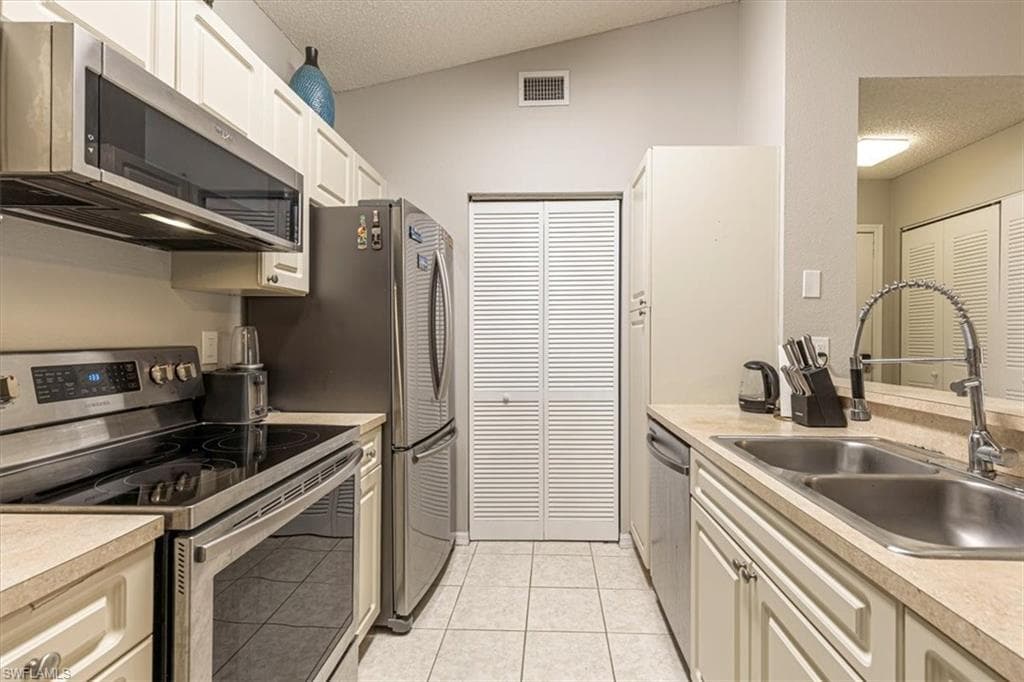 2202 ARBOUR WALK CIR # 2124, NAPLES FL 34109-3