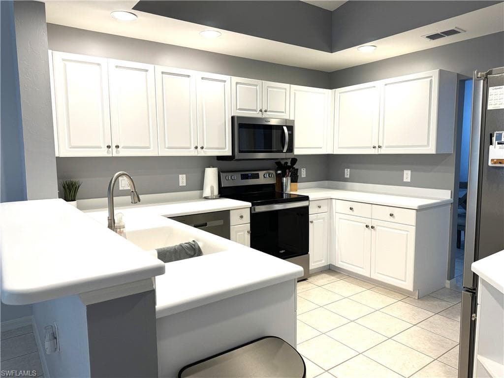 3445 Grand Cypress DR # 202, NAPLES FL 34119-5