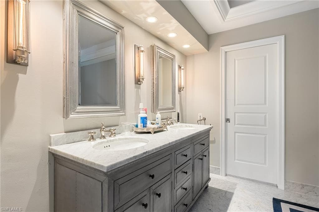 5042 Seahorse AVE, NAPLES FL 34103-36