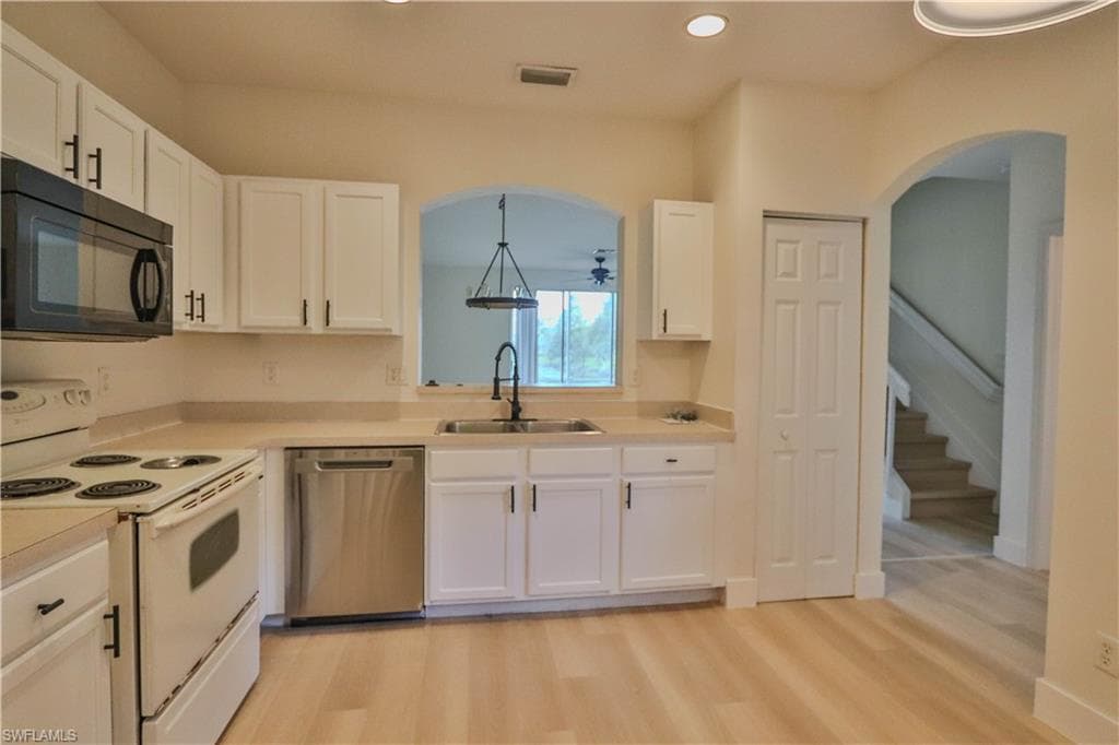 9724 Roundstone CIR, FORT MYERS FL 33967-2