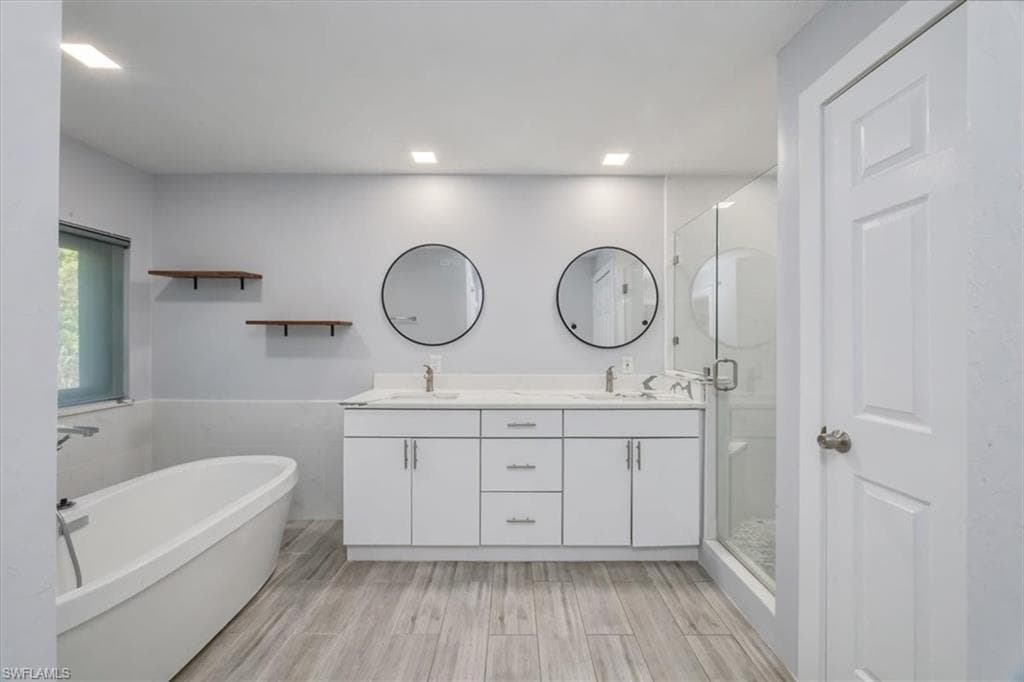 6161 Waxmyrtle WAY, NAPLES FL 34109-16
