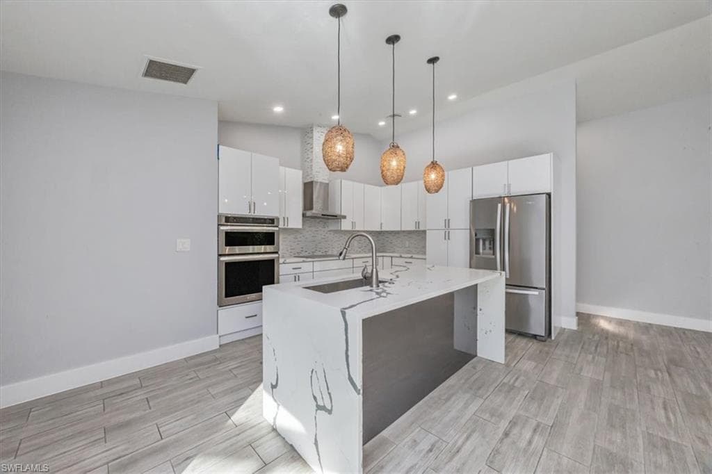 6161 Waxmyrtle WAY, NAPLES FL 34109-8