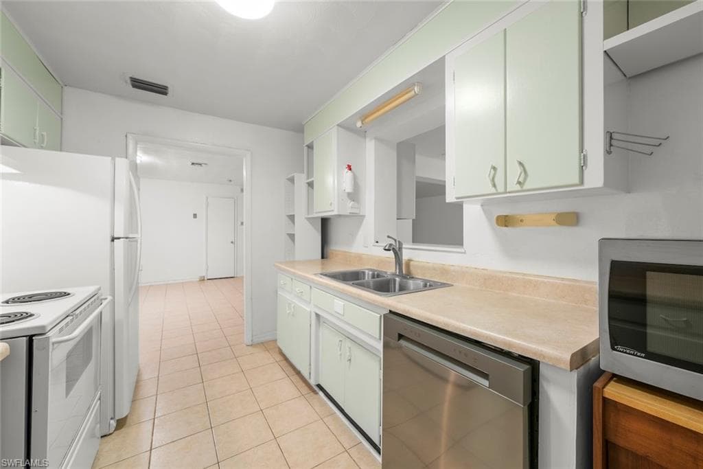 2285 Sunrise BLVD, FORT MYERS FL 33907-12