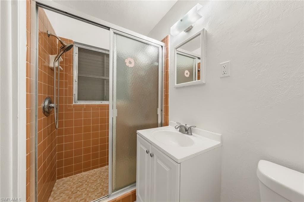 2285 Sunrise BLVD, FORT MYERS FL 33907-19