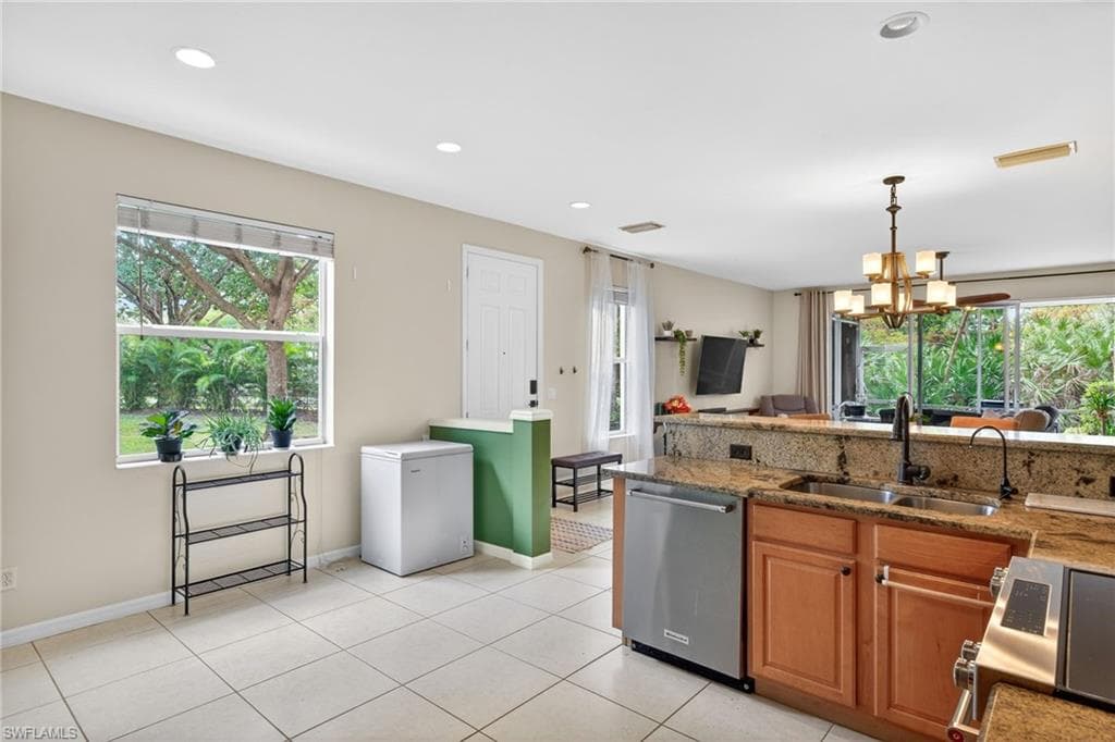 8410 Village Edge CIR # 4, FORT MYERS FL 33919-12