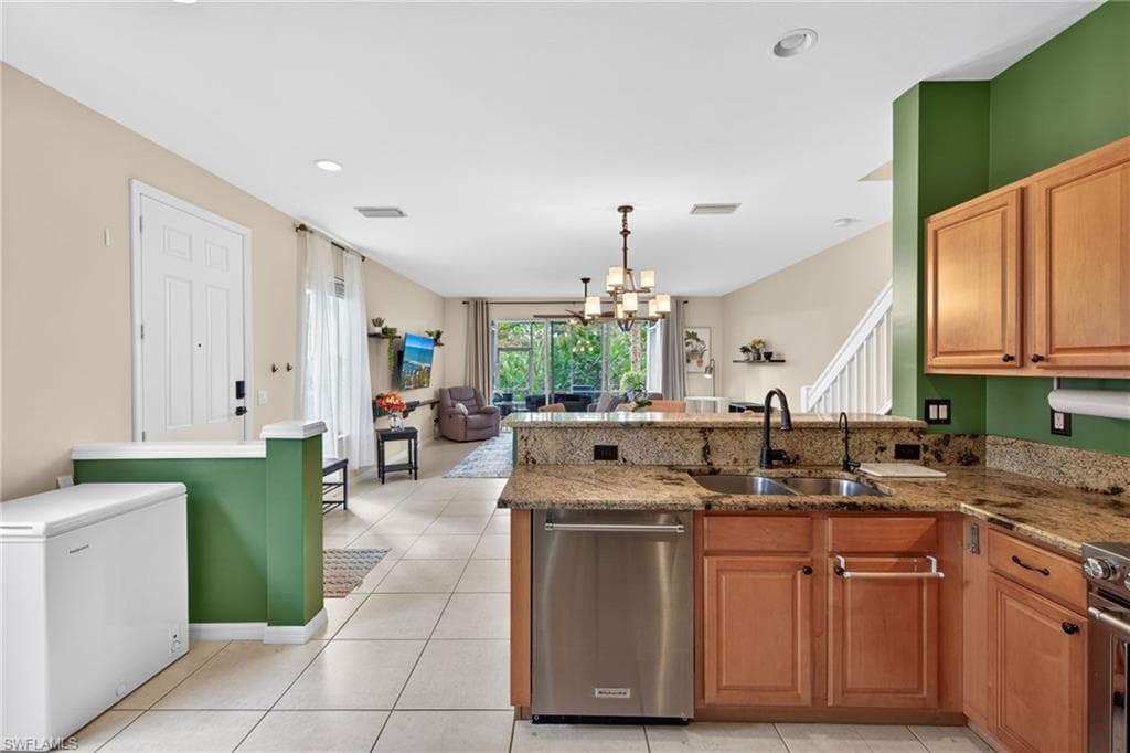 8410 Village Edge CIR # 4, FORT MYERS FL 33919-11