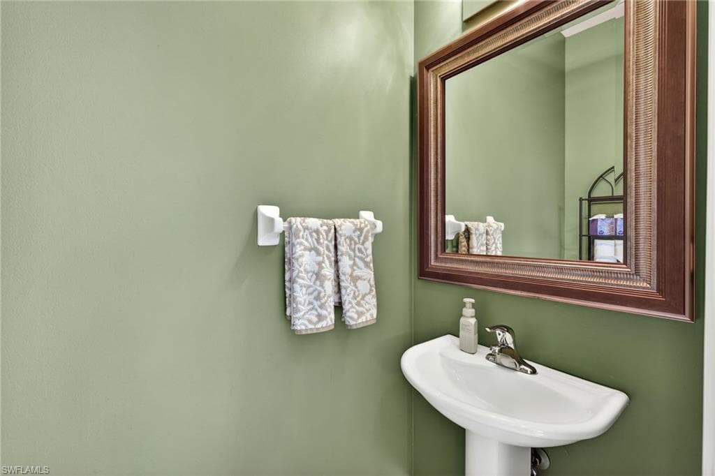 8410 Village Edge CIR # 4, FORT MYERS FL 33919-28