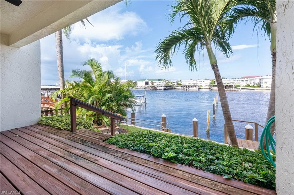 800 RIVER POINT DR # 207, NAPLES FL 34102-1