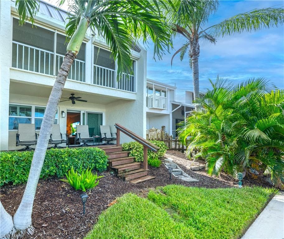 800 RIVER POINT DR # 207, NAPLES FL 34102-5