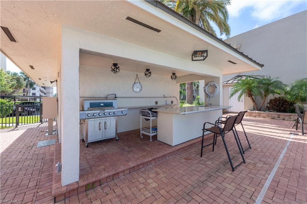 800 RIVER POINT DR # 207, NAPLES FL 34102-42