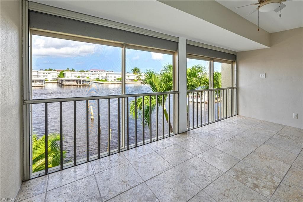 800 RIVER POINT DR # 207, NAPLES FL 34102-31