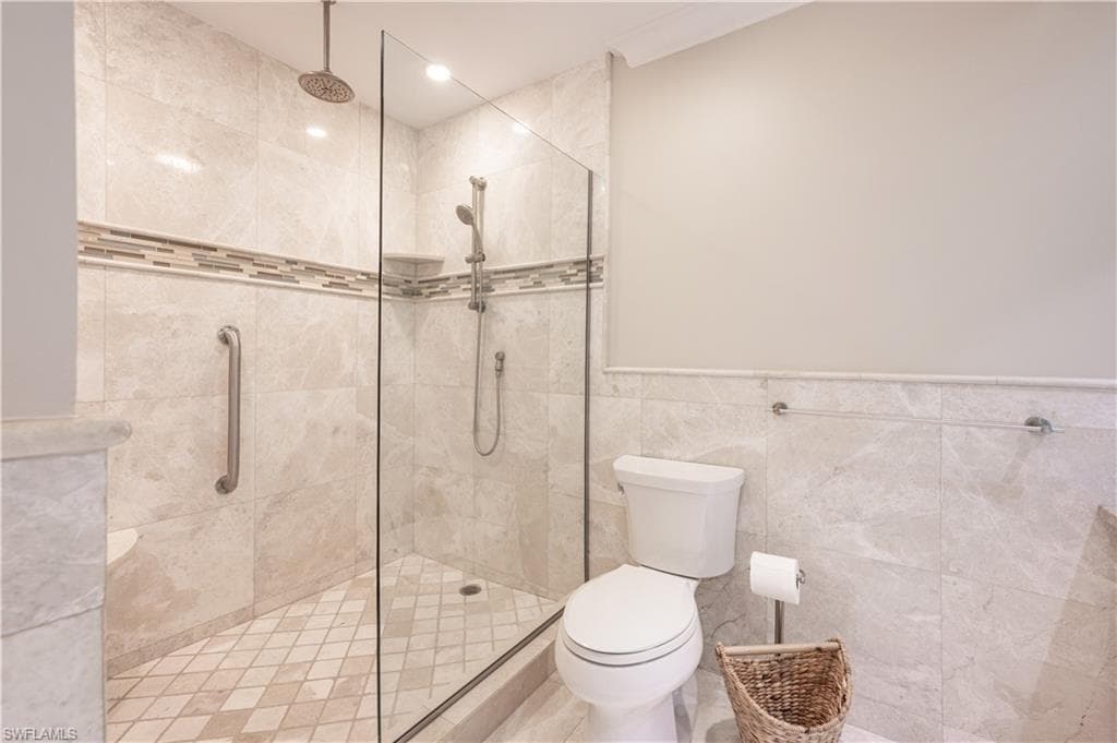 800 RIVER POINT DR # 207, NAPLES FL 34102-34