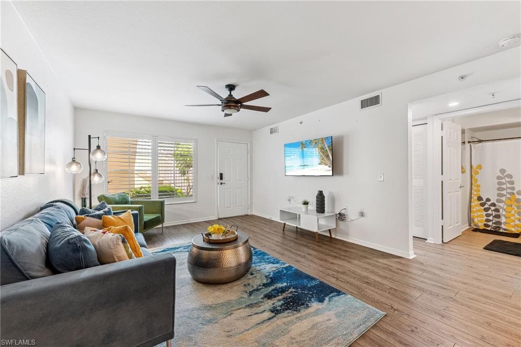 4940 Cougar CT S # 104, NAPLES FL 34109-3