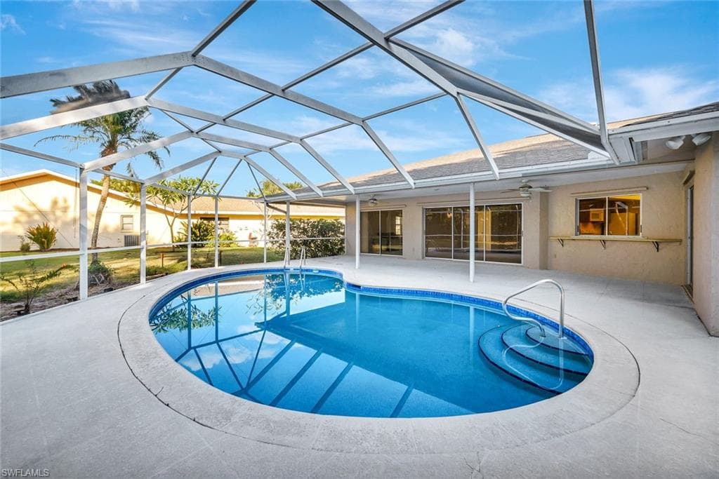 307 Country Club DR, NAPLES FL 34110-1
