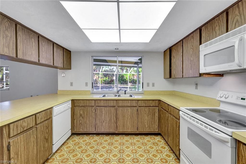 307 Country Club DR, NAPLES FL 34110-20