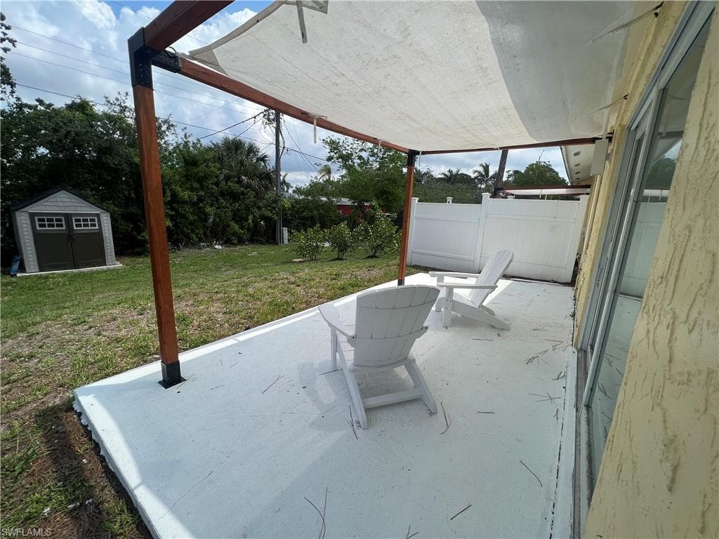 2855 Van Buren AVE, NAPLES FL 34112-1