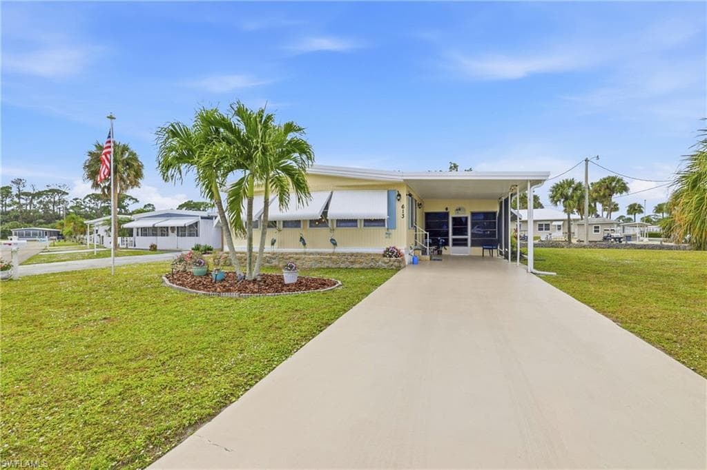 613 Pine Grove CT, NORTH FORT MYERS FL 33917-1