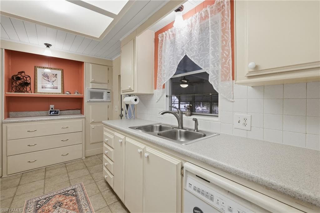 613 Pine Grove CT, NORTH FORT MYERS FL 33917-15