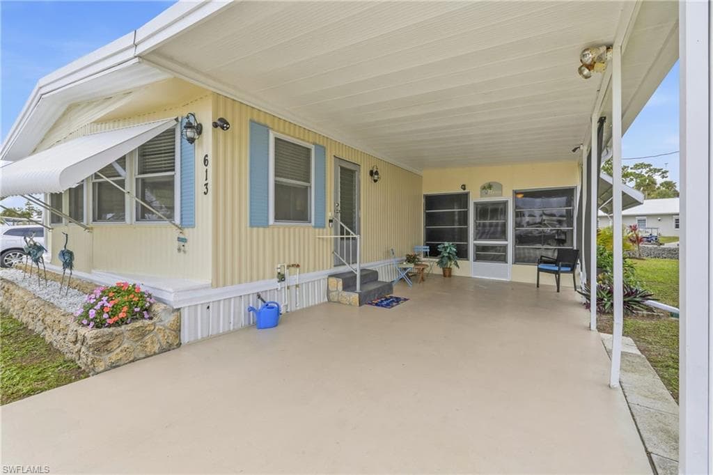 613 Pine Grove CT, NORTH FORT MYERS FL 33917-2