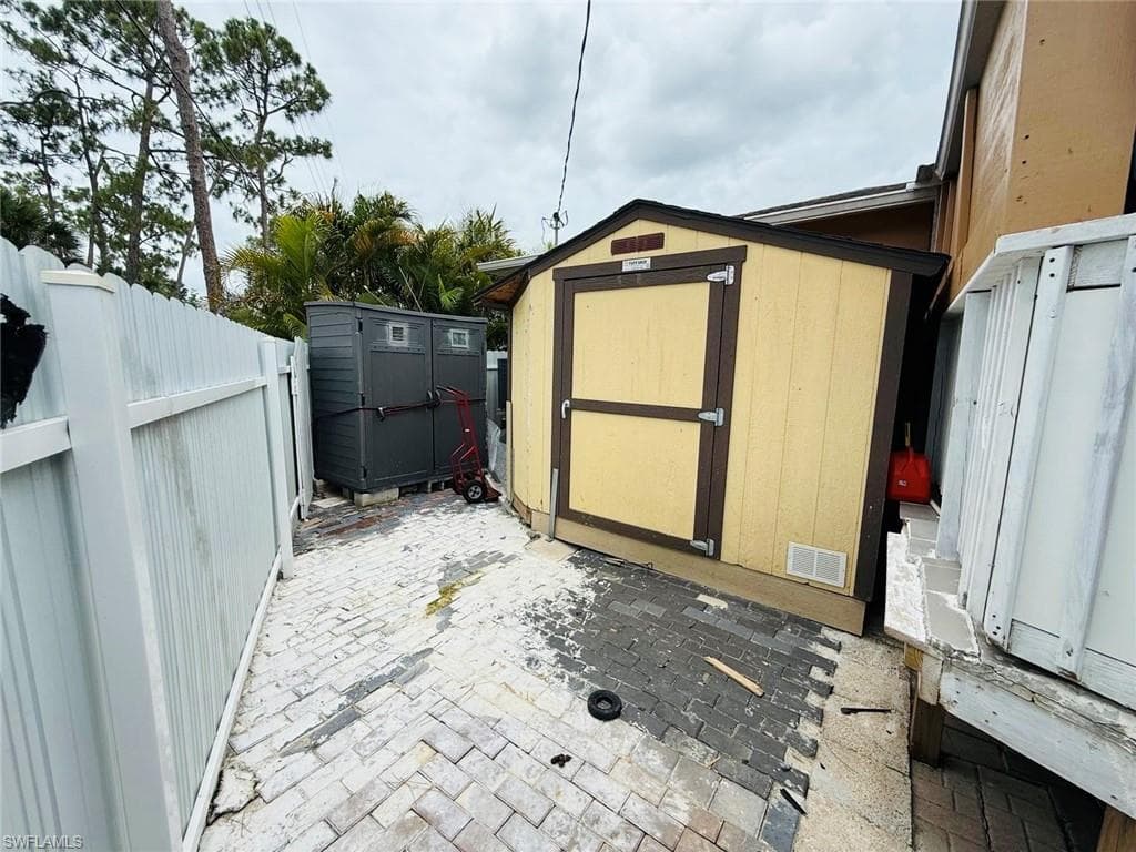 26130 Colony RD, BONITA SPRINGS FL 34135-2