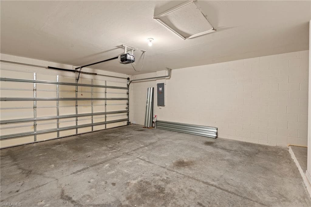 2709 Loreto CT, CAPE CORAL FL 33909-23