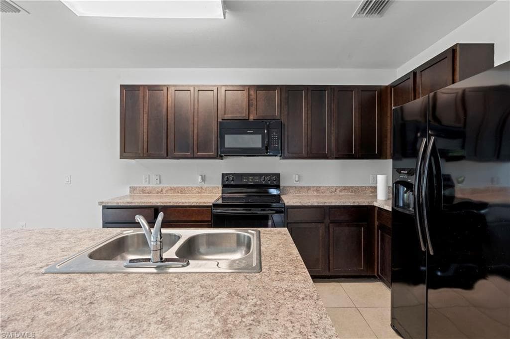 2709 Loreto CT, CAPE CORAL FL 33909-9