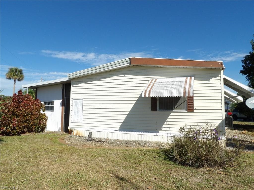 250 Shrub LN N, NORTH FORT MYERS FL 33917-13