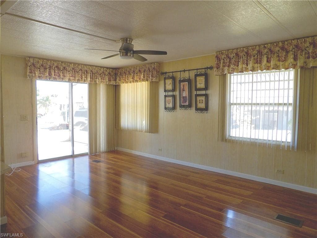 250 Shrub LN N, NORTH FORT MYERS FL 33917-3