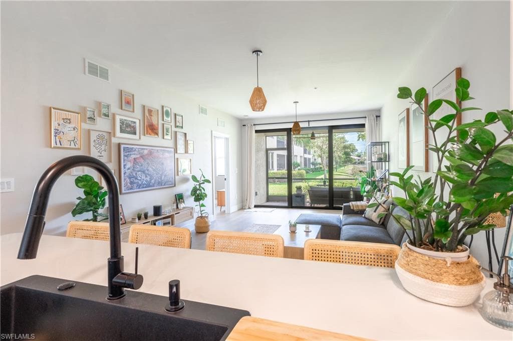 15126 Palmer Lake CIR # 101, NAPLES FL 34109-4