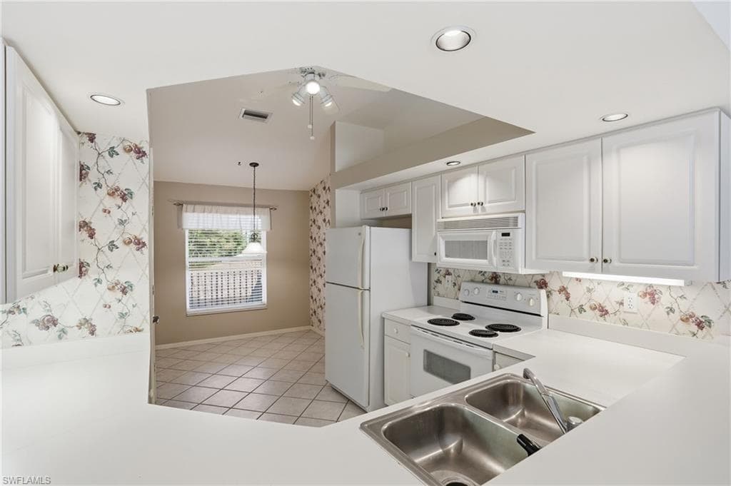 1032 Manor Lake DR # D204, NAPLES FL 34110-5