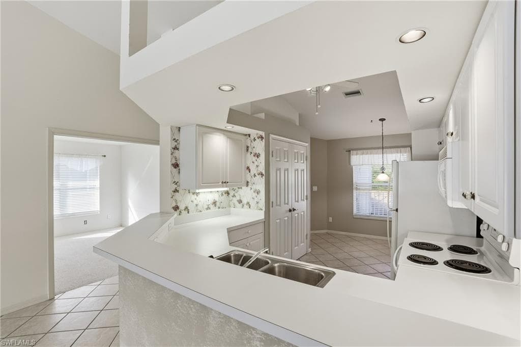 1032 Manor Lake DR # D204, NAPLES FL 34110-4