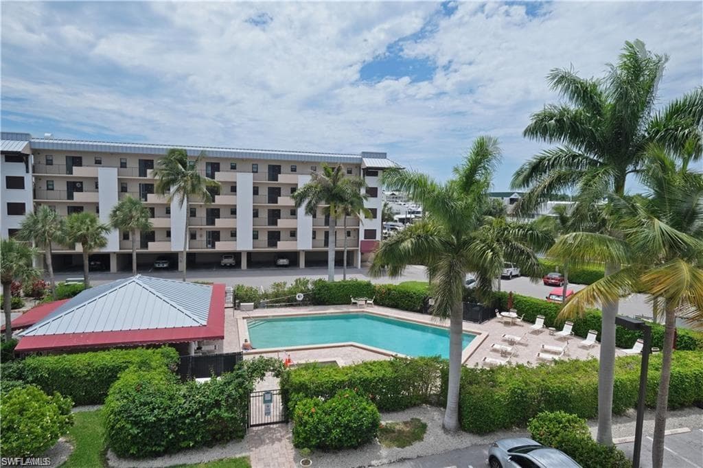 807 River Point DR # 304D, NAPLES FL 34102-19